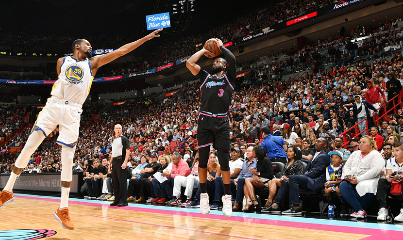 Dwyane Wade xứng danh "thủ khoa ngành ném ảo" với quả 3 điểm kỳ diệu đánh bại Warriors