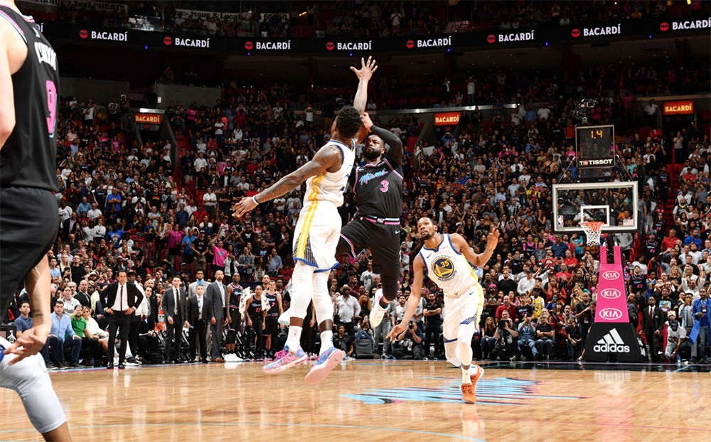 Chứng kiến cú buzzer-beater đỉnh của Dwyane Wade, chính cầu thủ Warriors cũng phải kính phục