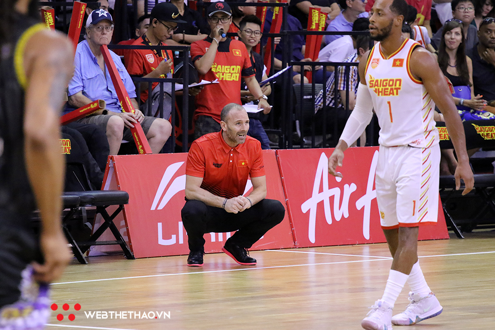 HLV Kyle Julius bật mí lý do Saigon Heat phải nói lời chia tay đáng tiếc với Murphy Burnatowski