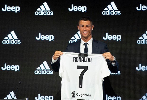 Ronaldo giúp Juventus tăng thêm 81% thu nhập bán áo đấu và đồ lưu niệm