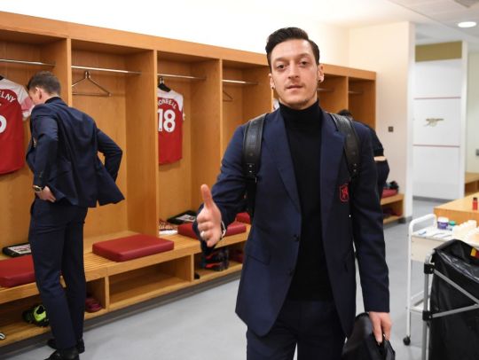 Vì sao HLV Emery xếp Ozil và Aubameyang ngồi dự bị trận gặp Tottenham?