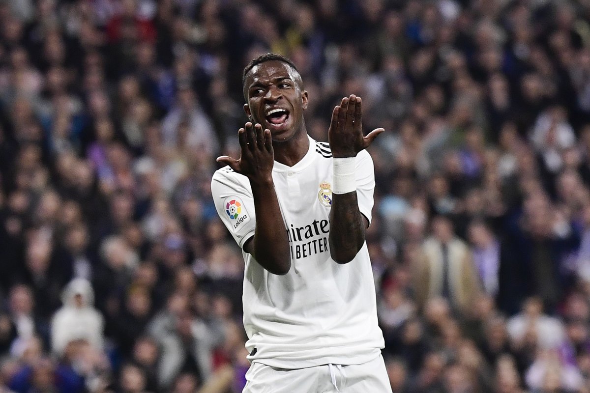 Real Madrid hứng chịu chuỗi kết quả sân nhà tệ nhất 15 năm qua sau khi thua Barca