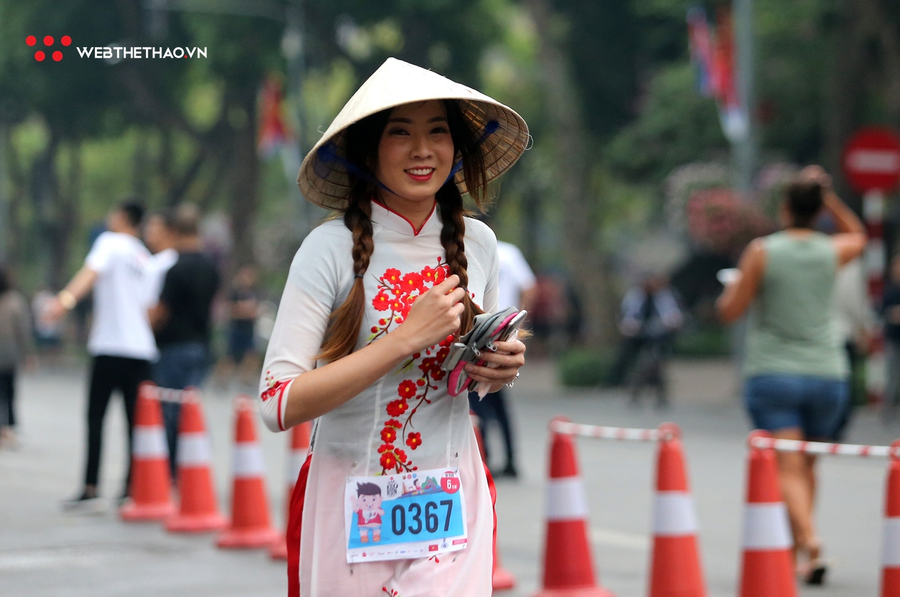 Chùm ảnh: Những bóng hồng xinh đẹp trên đường chạy Hanoi Kilo Run 2019