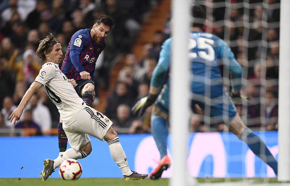 Barcelona lập kỷ lục thắng trước Real Madrid và những điểm nhấn đáng chú ý ở trận Siêu kinh điển