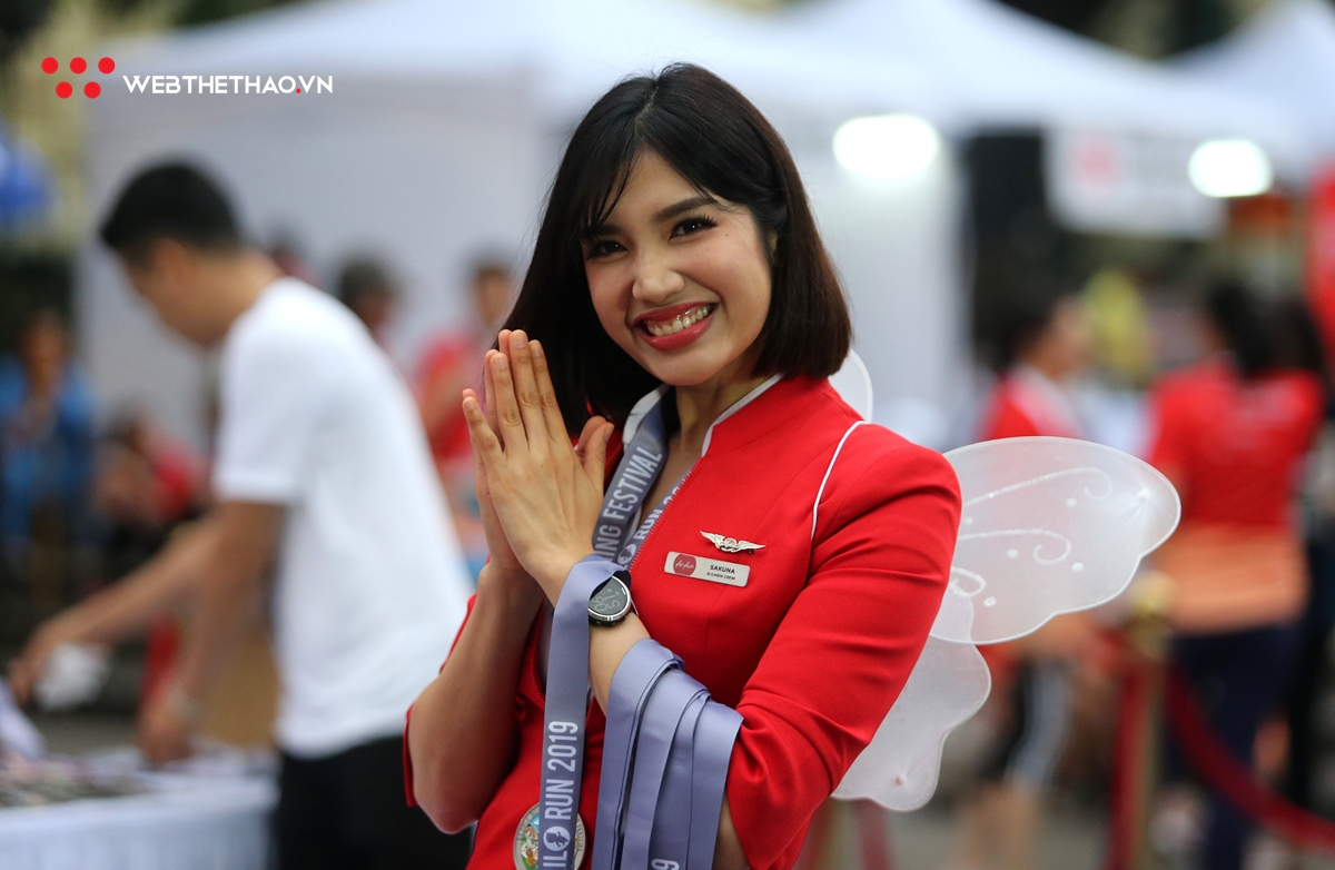 Ngắm dàn trai xinh gái đẹp của Air Asia tại Hanoi Kilo Run 2019