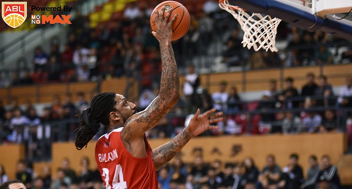 Singapore Slingers 70-80 Alab Pilipinas: 'Cáo già' Renaldo Balkman thể hiện đẳng cấp