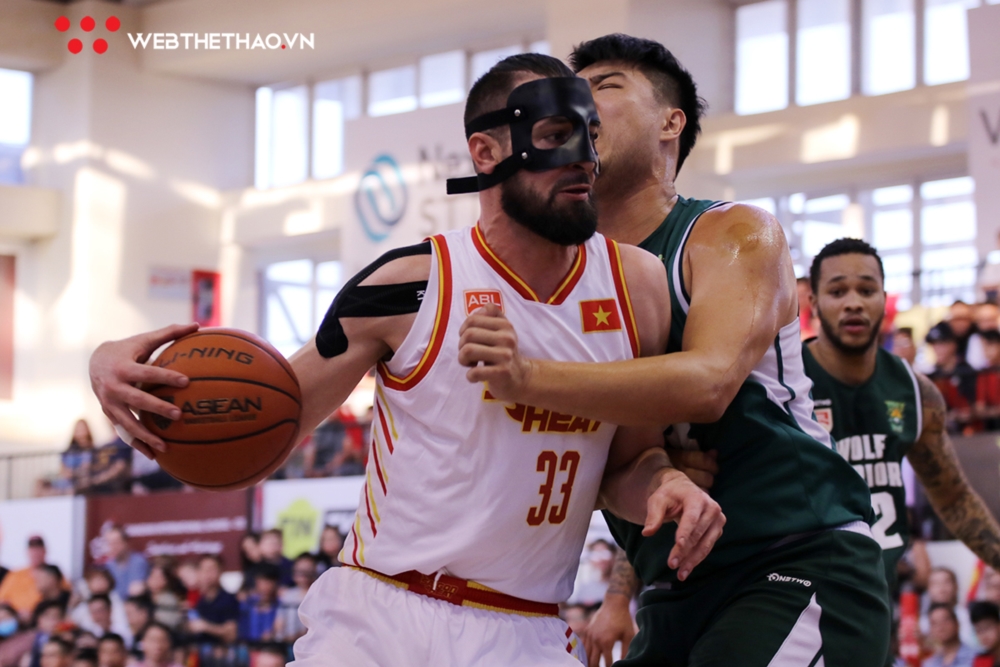 Khách vắng Mike Bell, Saigon Heat thắng đậm trong ngày ra mắt của Stefan Nguyễn