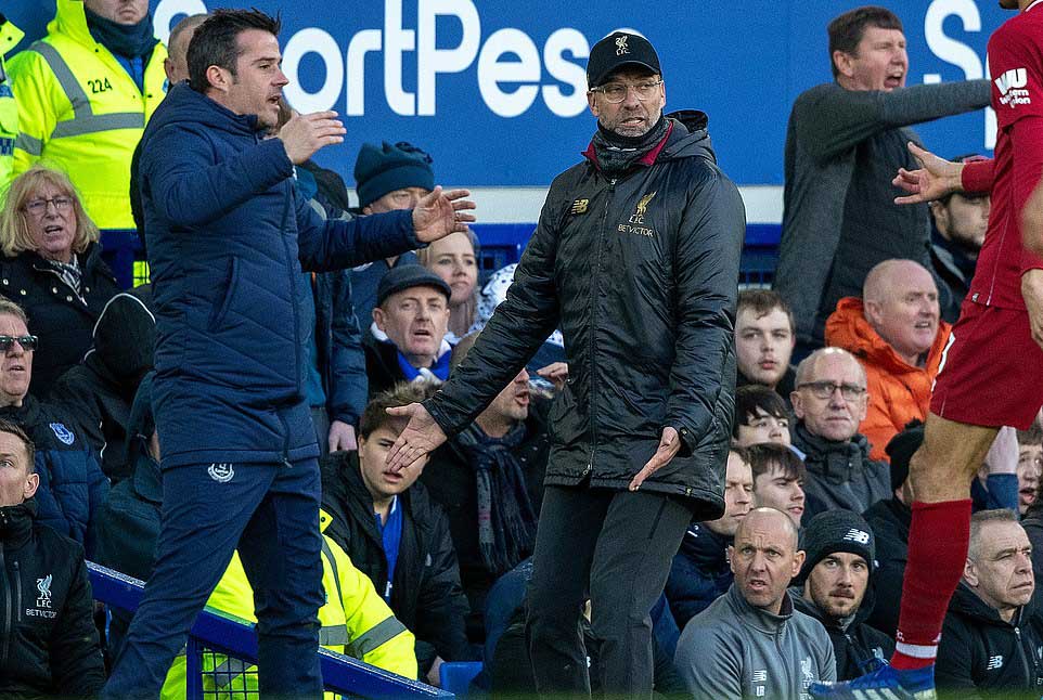 Salah bỏ lỡ đáng tiếc khiến Liverpool mất ngôi đầu và những điểm nhấn ở trận hòa Everton