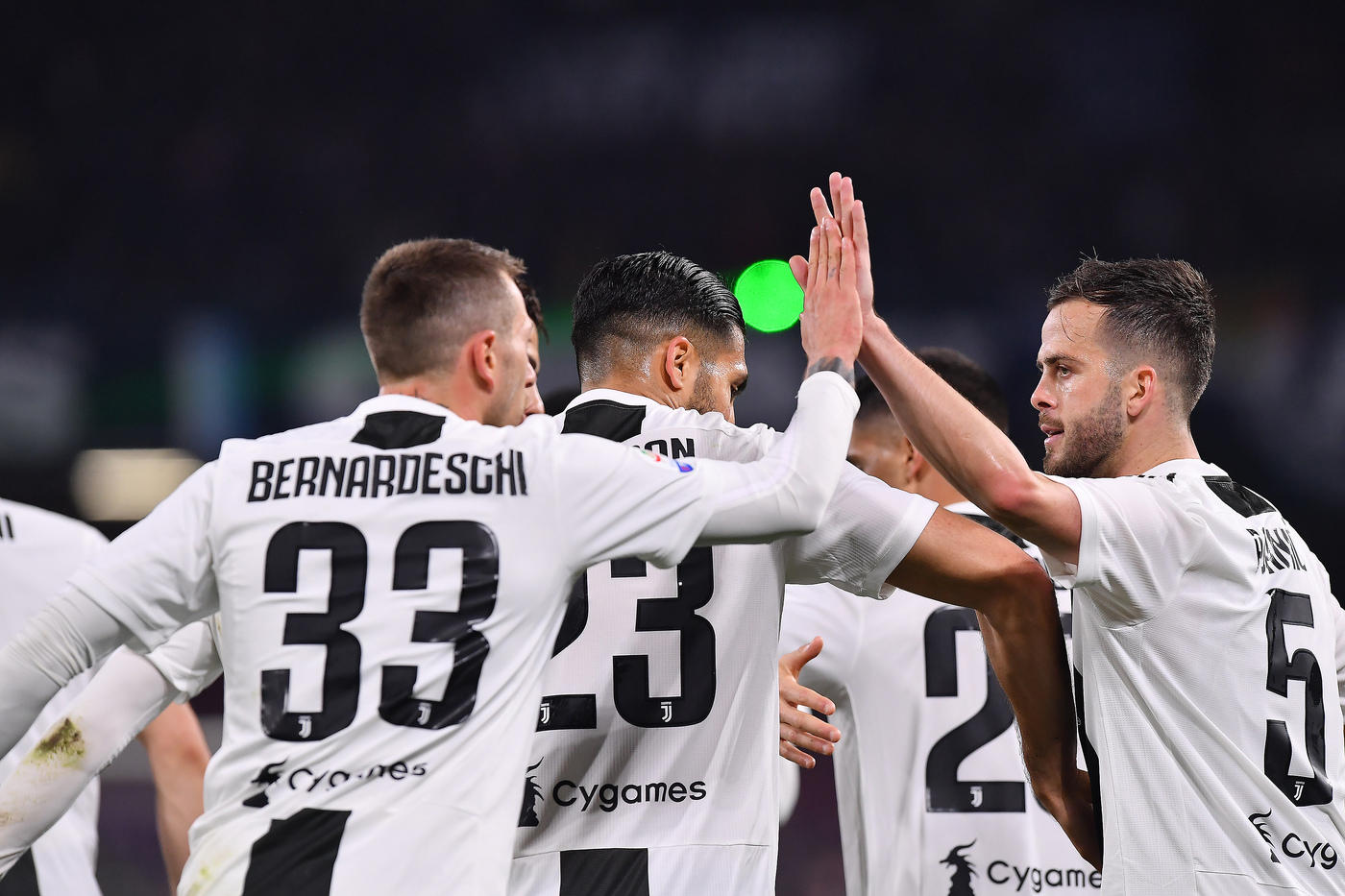 Ronaldo đóng vai “tiêu diệt sinh lực”, Juventus lập kỷ lục trong trận thắng Napoli