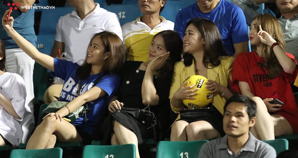 "Bóng hồng" rực rỡ trong ngày TP.HCM đánh bại CLB Nam Định để bay cao tại V.League 2019
