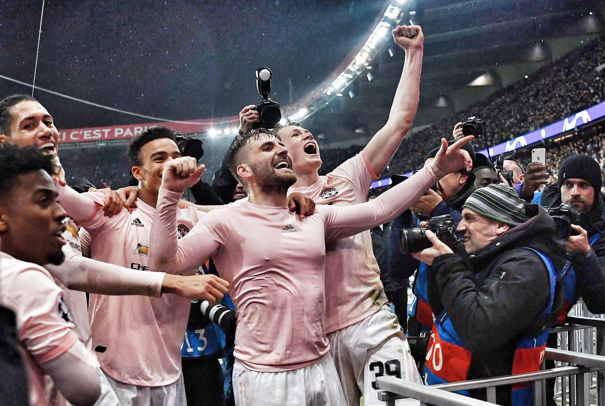 CĐV ngây ngất khi phòng thay đồ MU xuất hiện 2 huyền thoại sau trận thắng PSG