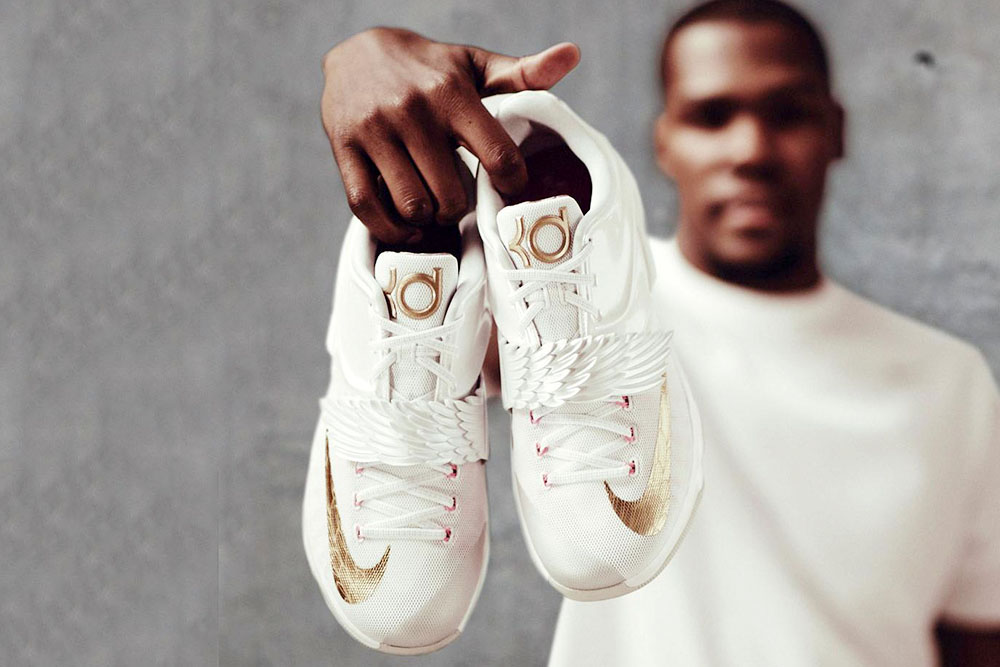 "Aunt Pearl" là ai và vì sao đây là người mà Kevin Durant luôn tri ân bằng những phối màu đặc biệt?