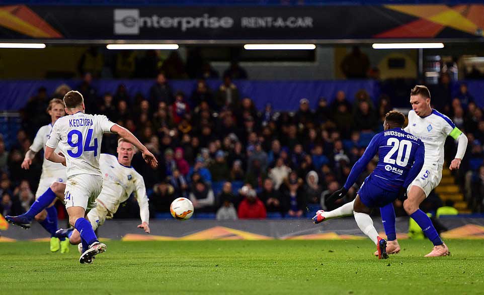 Kỷ lục sút phạt của Willian, dấu ấn Pedro và những điểm nhấn ở trận Chelsea vs Dynamo Kyiv