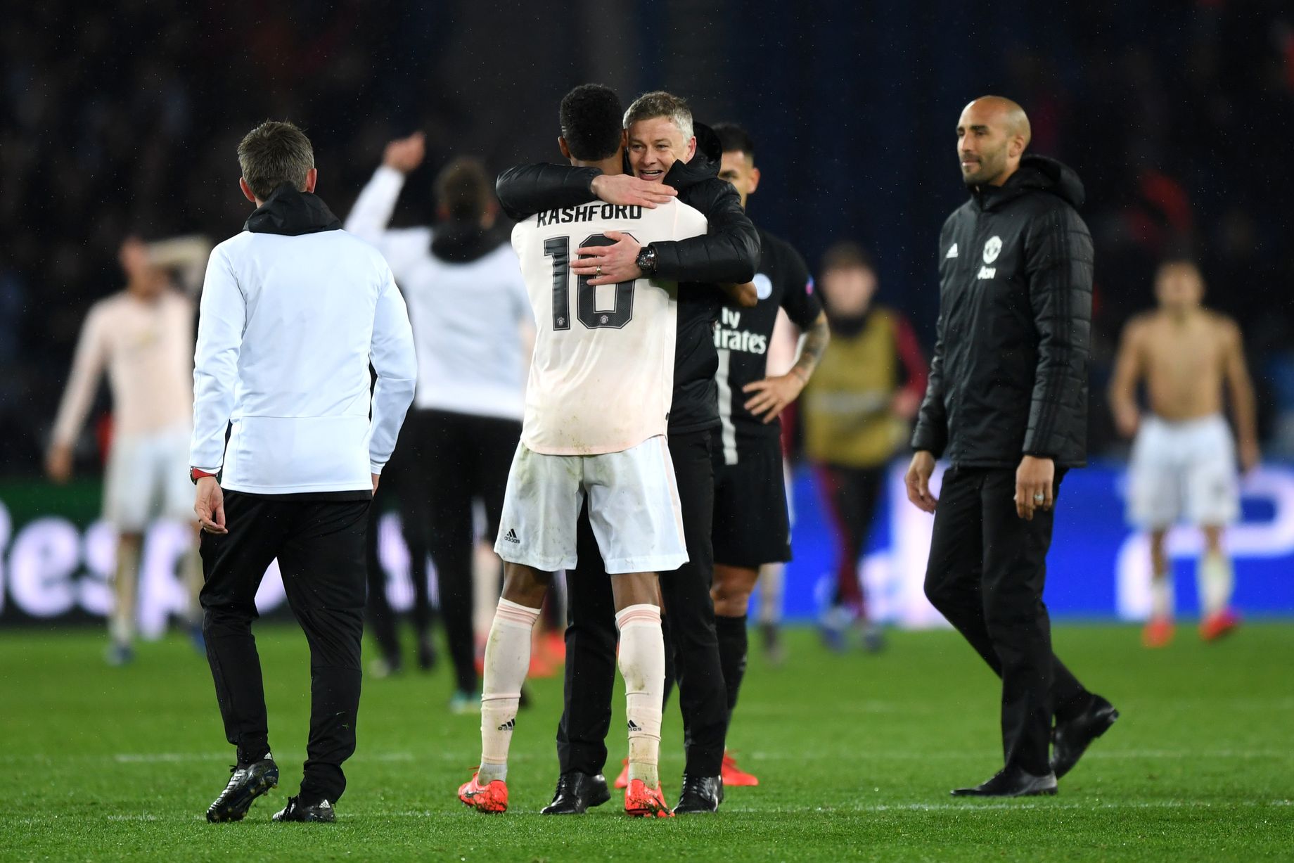 MU làm nên điều kỳ diệu trước PSG lại là... tin xấu cho 4 cầu thủ nào?