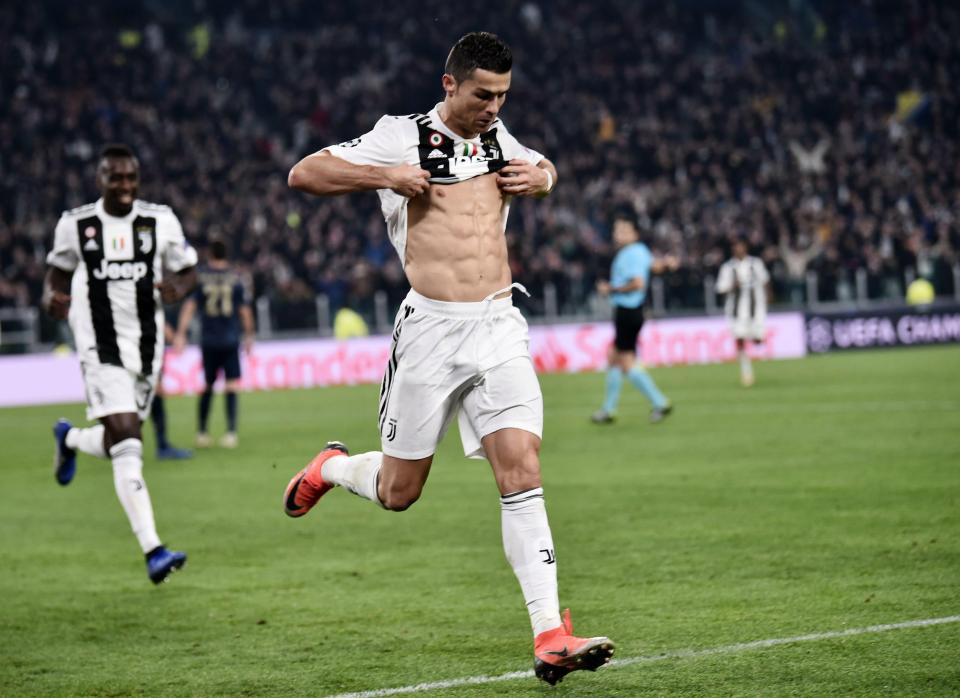 Ronaldo, Di Maria và những lần MU khiến đối thủ ôm hận vì quẩy sớm