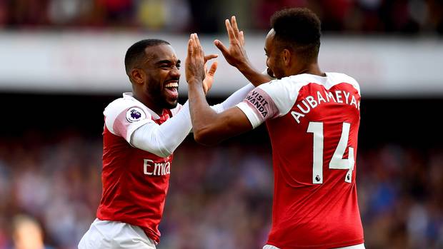 Đá đại chiến Arsenal vs MU, tại sao Emery nên tin Lacazette hơn là Aubameyang?