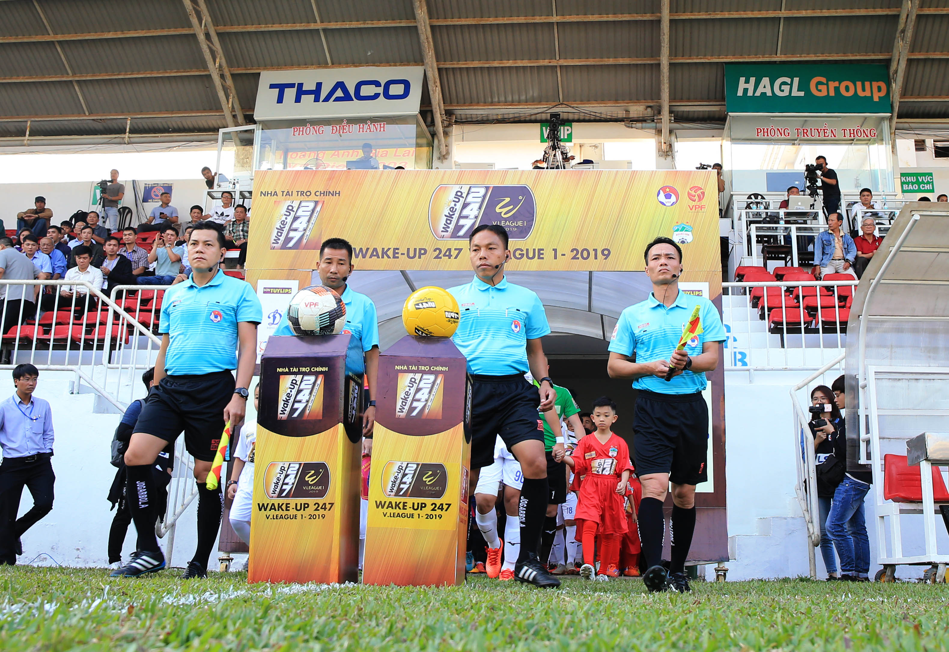“Giả vờ” bỏ qua phạt đền cho HAGL, trọng tài V.League nhận cái kết đắng