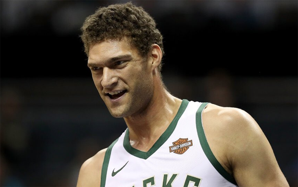 Người cười vui, kẻ hoảng sợ khi nhìn Brook Lopez nỗ lực biến mình thành siêu anh hùng nhưng thất bại