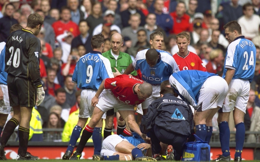 Từ cú đạp của Quế Ngọc Hải nhìn lại Roy Keane và "pha bóng triệt hạ không hối hận"