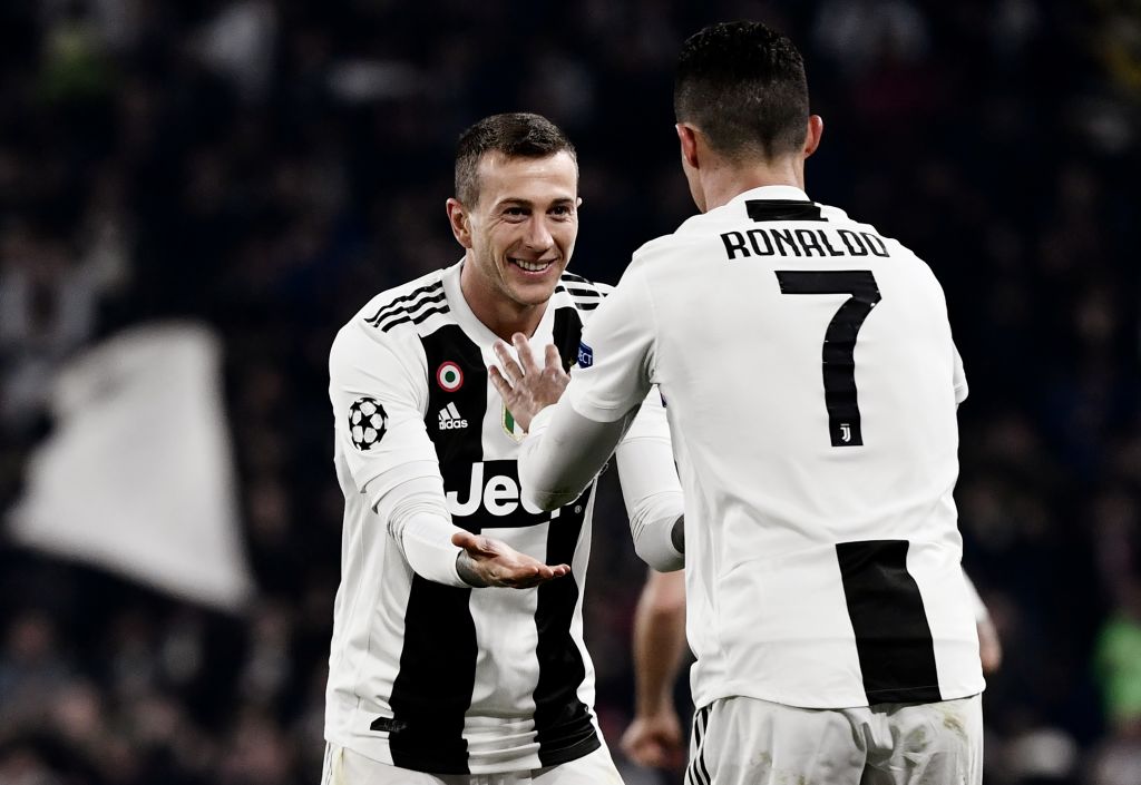 Ronaldo lập hat-trick và san bằng kỷ lục cùng 5 điểm nhấn khi Juventus loại Atletico ở Cúp C1
