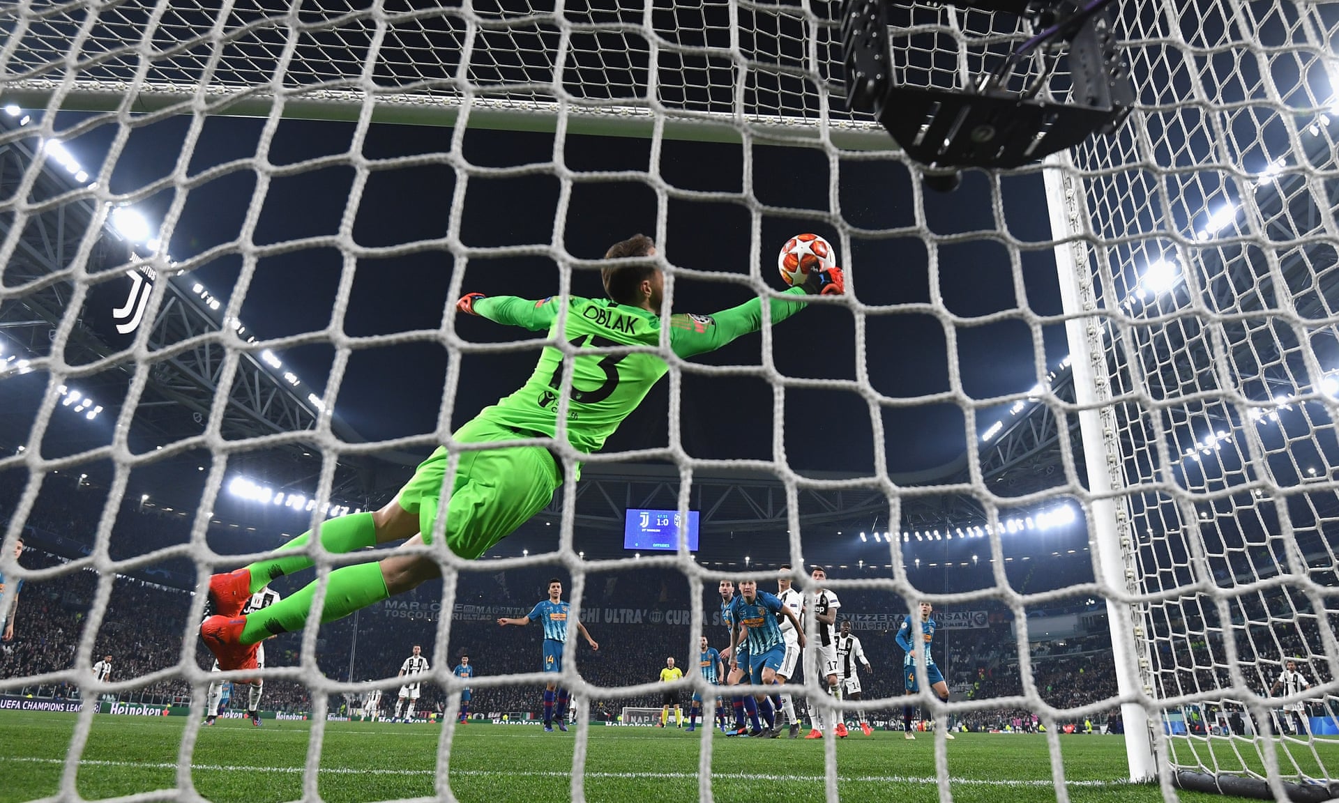 Cận cảnh công nghệ Goal-line giúp Ronaldo và Juventus không mất oan bàn thắng trước Atletico