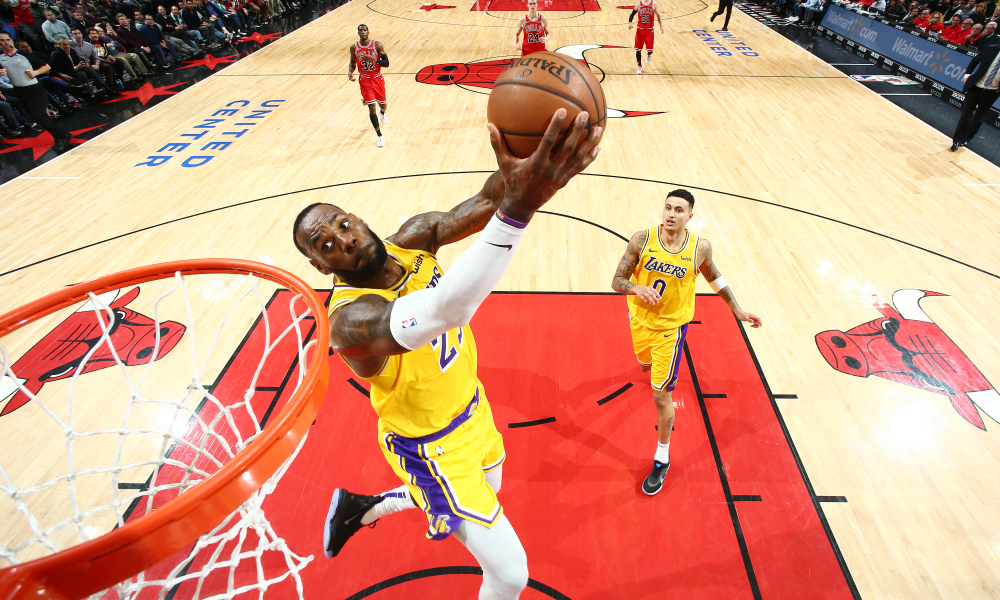 Có lẽ chính Michael Jordan đã tiếp thêm năng lượng cho LeBron James đua playoffs