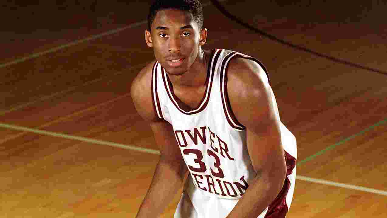 Fan Trung Quốc bỏ hơn 46 triệu đồng đoạt lại áo bị ăn cắp cho Kobe Bryant mà không cần trả công