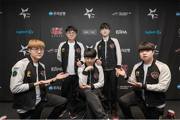 SK Telecom T1 gạt giò thành công kt Rolster vươn lên vị trí thứ 2 trên BXH LCK SK Telecom T1 gạt giò thành công kt Rolster vươn lên vị trí thứ 2 trên BXH LCK