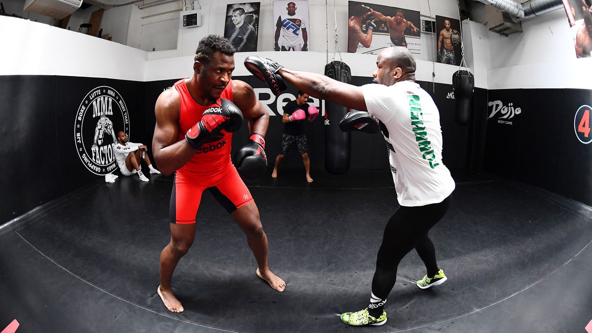 Francis Ngannou mở quỹ từ thiện dạy MMA ở châu Phi