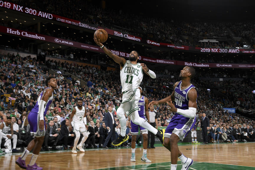 Kyrie Irving lập triple-double giúp Celtics vượt khó trong ngày Kings thăng hoa