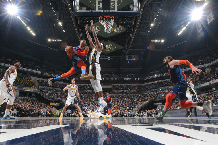 Paul George dâng chiến thắng cho đội bóng cũ với sai lầm ở 1 phút cuối