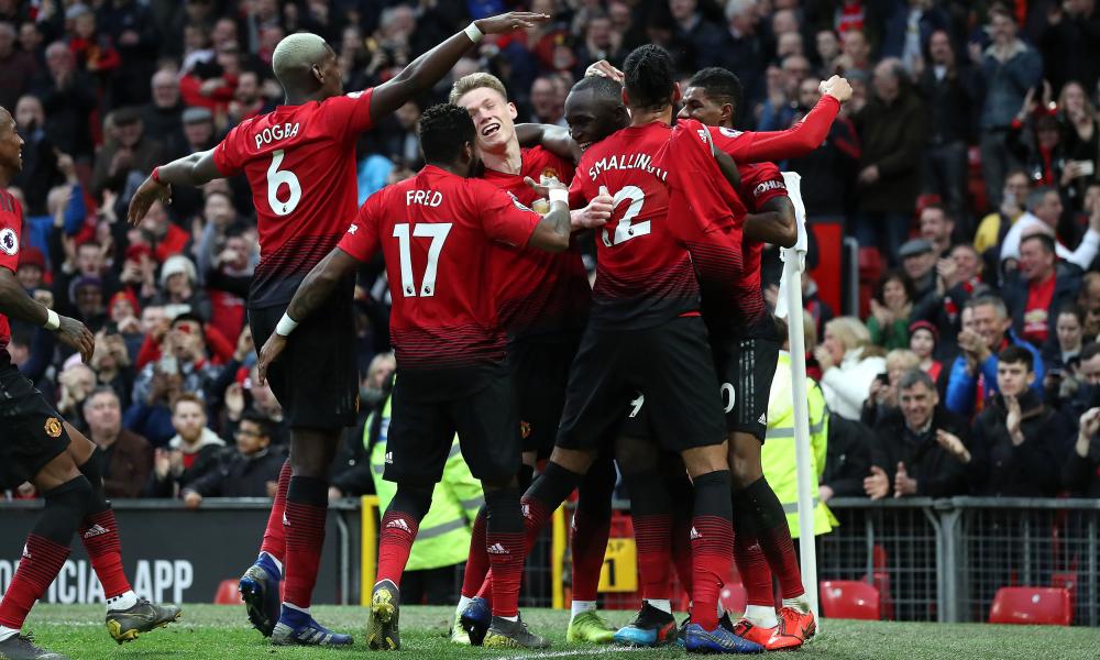 Tại sao MU có thể phải thay đổi đá sân nhà ở Cúp C1 vì... Man City?