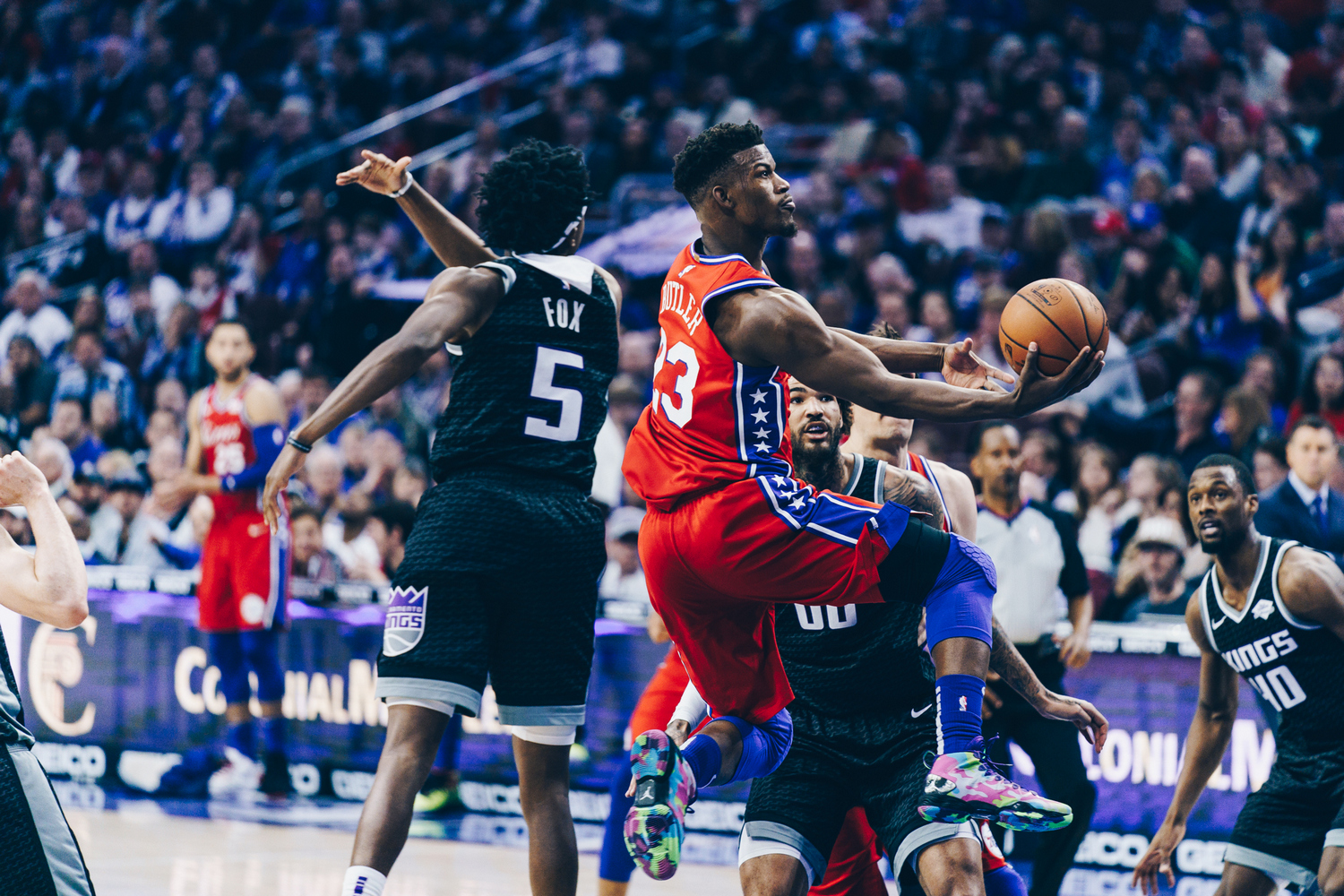 Jimmy Butler chứng minh giá trị, Philadelphia 76ers tiếp tục đua hạng kịch tính