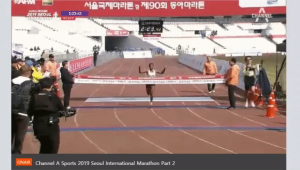 Ngả mũ với phản ứng rất Fairplay của ĐKVĐ SEA Games Singapore với nhà VĐ nữ Seoul Marathon