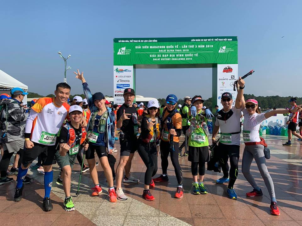 Nhạc sĩ Huy Tuấn chạy 21km DLUT 2019: Không sử dụng túi nylon, dọn rác... khoe Facebook