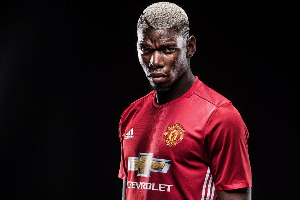 Hé lộ điều khó tin Pogba thường làm với danh thủ Paul Scholes trên sân tập MU