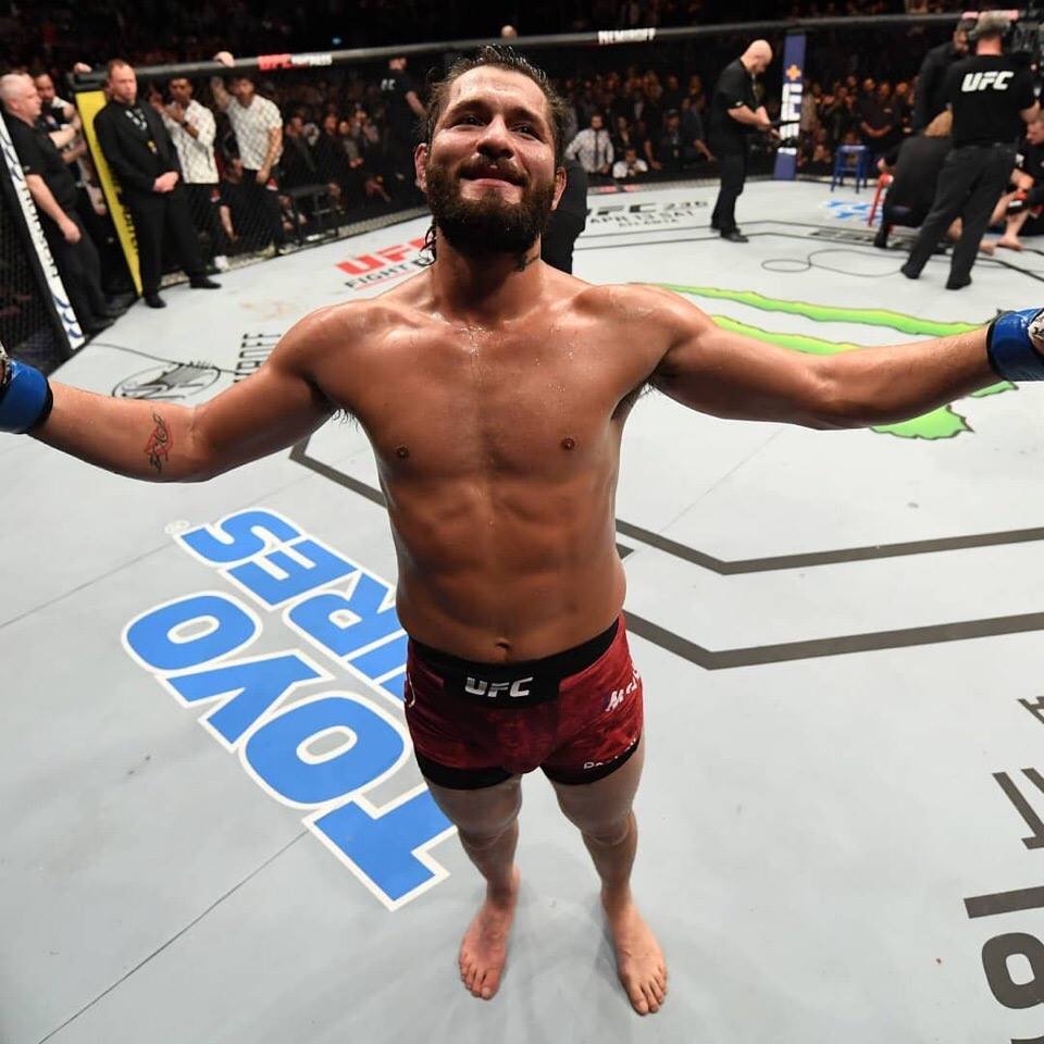 Gạ kèo, Leon Edwards bị Jorge Masvidal đấm rách mặt sau buổi họp báo UFC Gạ kèo, Leon Edwards bị Jorge Masvidal đấm rách mặt sau buổi họp báo UFC