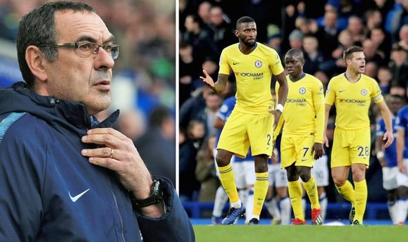 Án phạt của Chelsea sẽ giúp HLV Sarri ... không bị sa thải