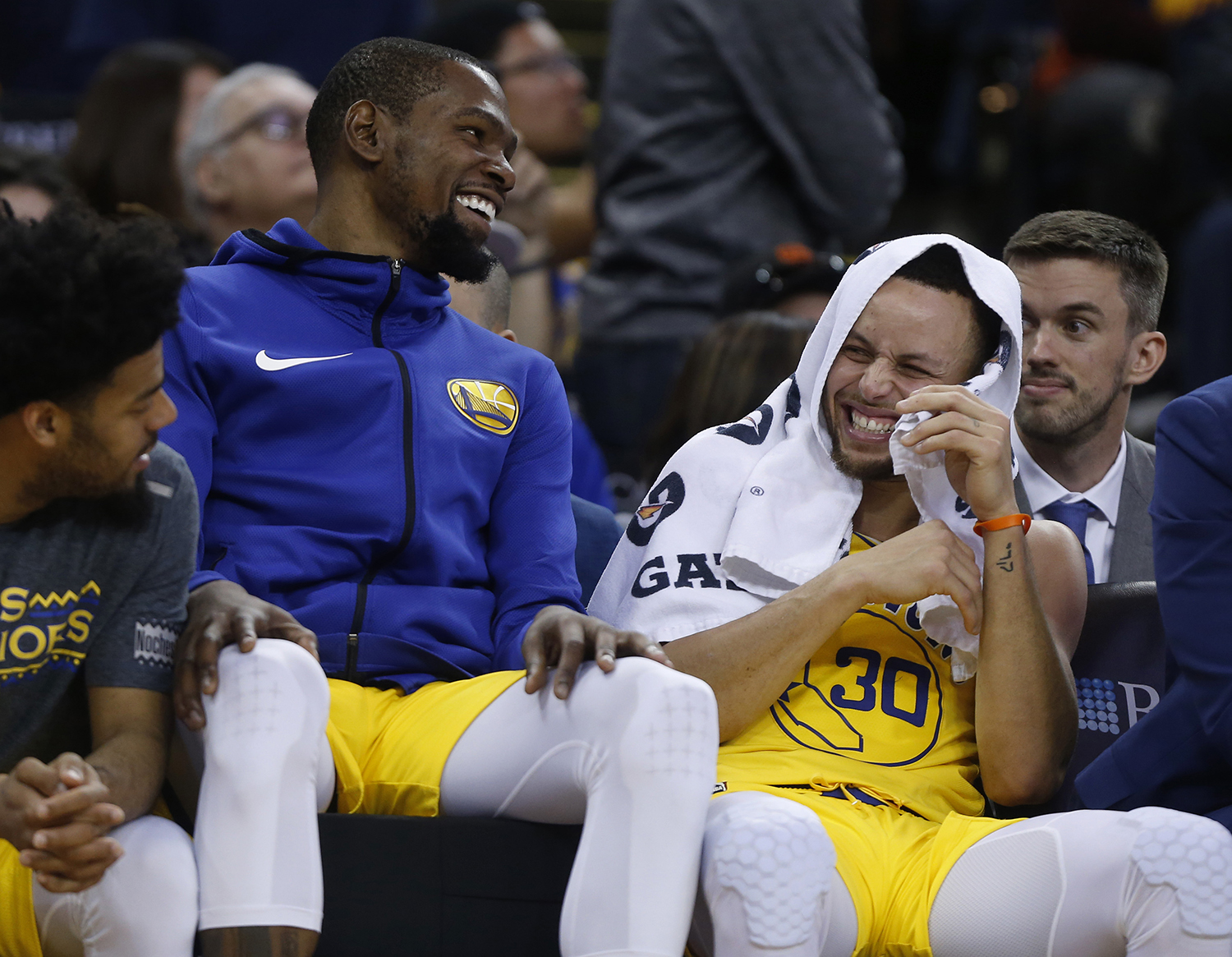 Chỉ số bất ngờ của Warriors và Stephen Curry khiến fan tự hỏi: Liệu đội có cần Kevin Durant không? Chỉ số bất ngờ của Warriors và Stephen Curry khiến fan tự hỏi: Liệu đội có cần Kevin Durant không?