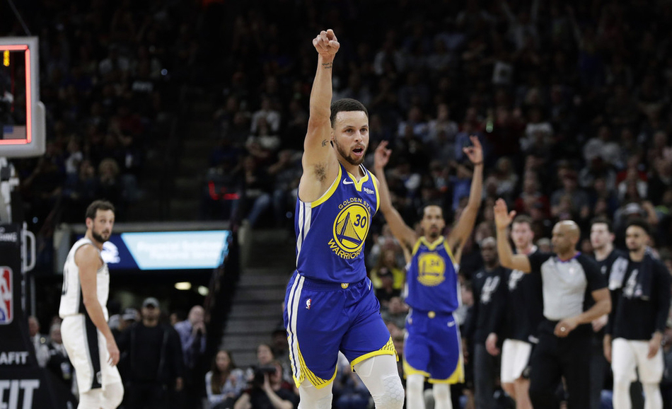 Stephen Curry ném 3/4 sân, Warriors vẫn làm bại tướng trước "già gân" San Antonio Spurs
