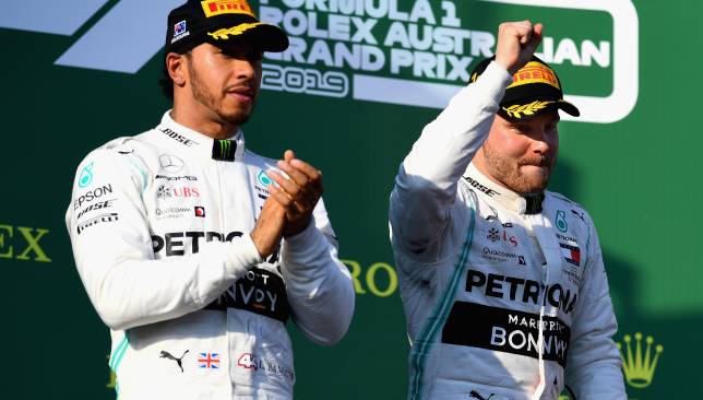 Thể thao 24h: Lewis Hamilton quay về trụ sở của đội đua Mercedes để tìm ra lí do xe hư