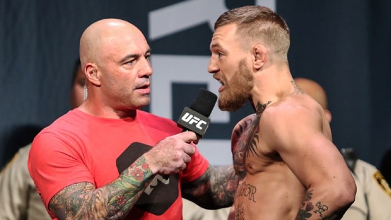 Bình luận viên Joe Rogan đáp trả vụ bị Conor McGregor chỉ trích