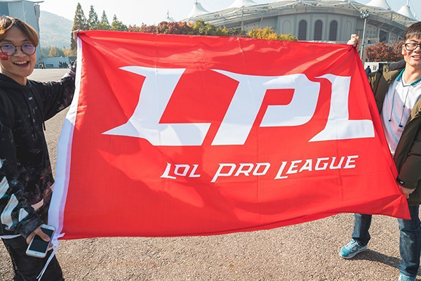 5 đội đầu tiên có nguy cơ bị loại khỏi vòng Playoff LPL Mùa Xuân 2019