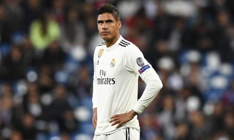 Tin chuyển nhượng tối 22/3: Varane tiết lộ mong muốn rời Real với đồng đội