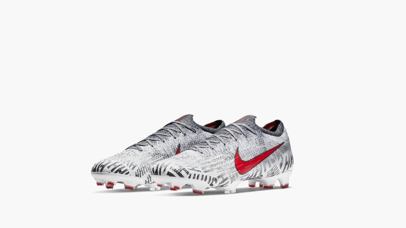 Cận cảnh giày Nike Vapor NJR “Silêncio” của Neymar