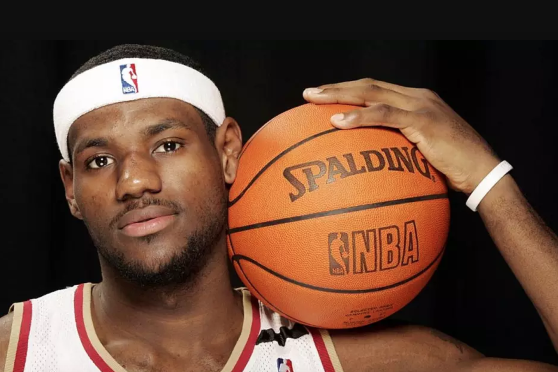 Chuyện gì đã xảy ra trong lần gần nhất LeBron James bỏ lỡ vòng Playoffs?