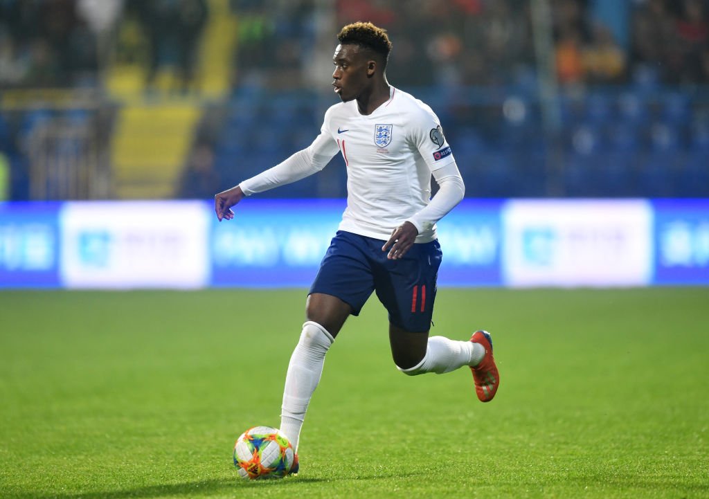 CĐV Chelsea khẩn cầu Sarri làm một điều sau khi Hudson-Odoi làm nên lịch sử ở ĐT Anh