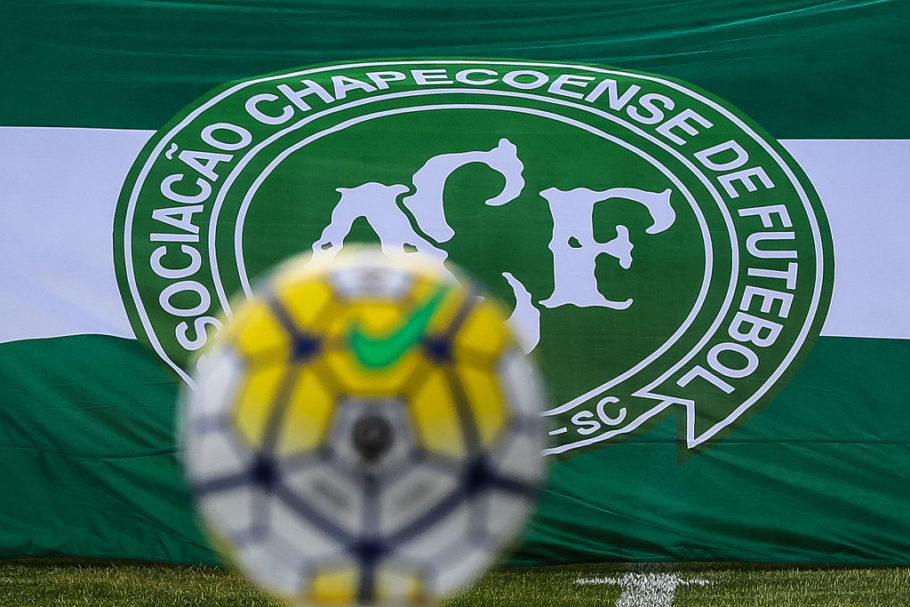 Người sống sót sau thảm hoạ tai nạn máy bay Chapecoense đột tử trên sân