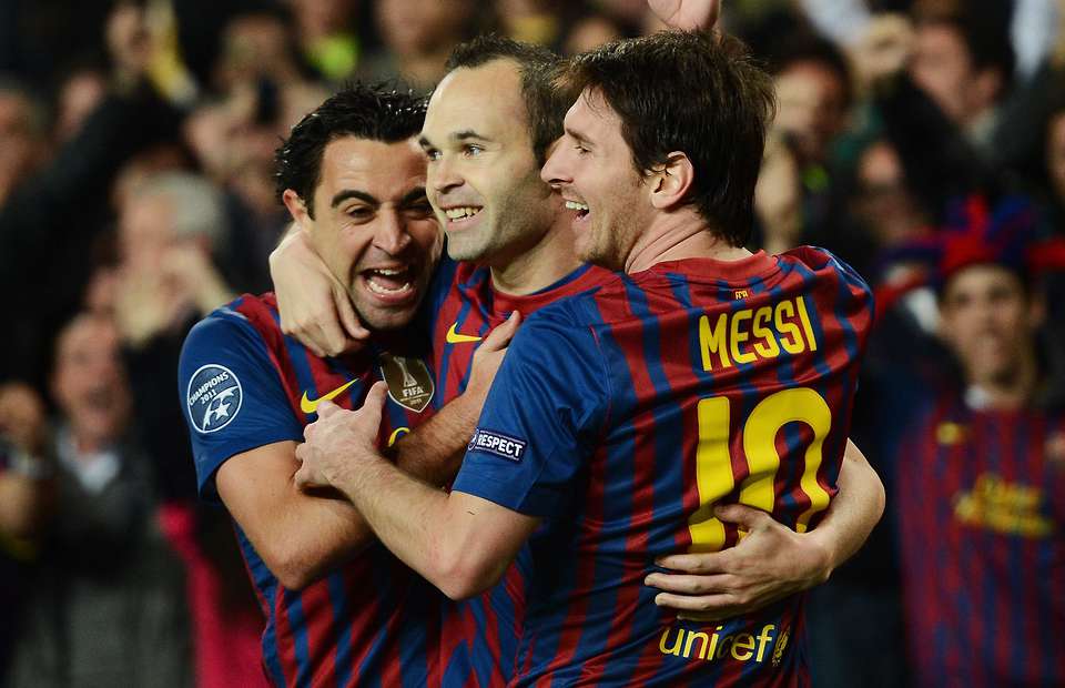 Video tiết lộ sự liên kết đáng kinh ngạc của bộ ba Messi - Xavi - Iniesta