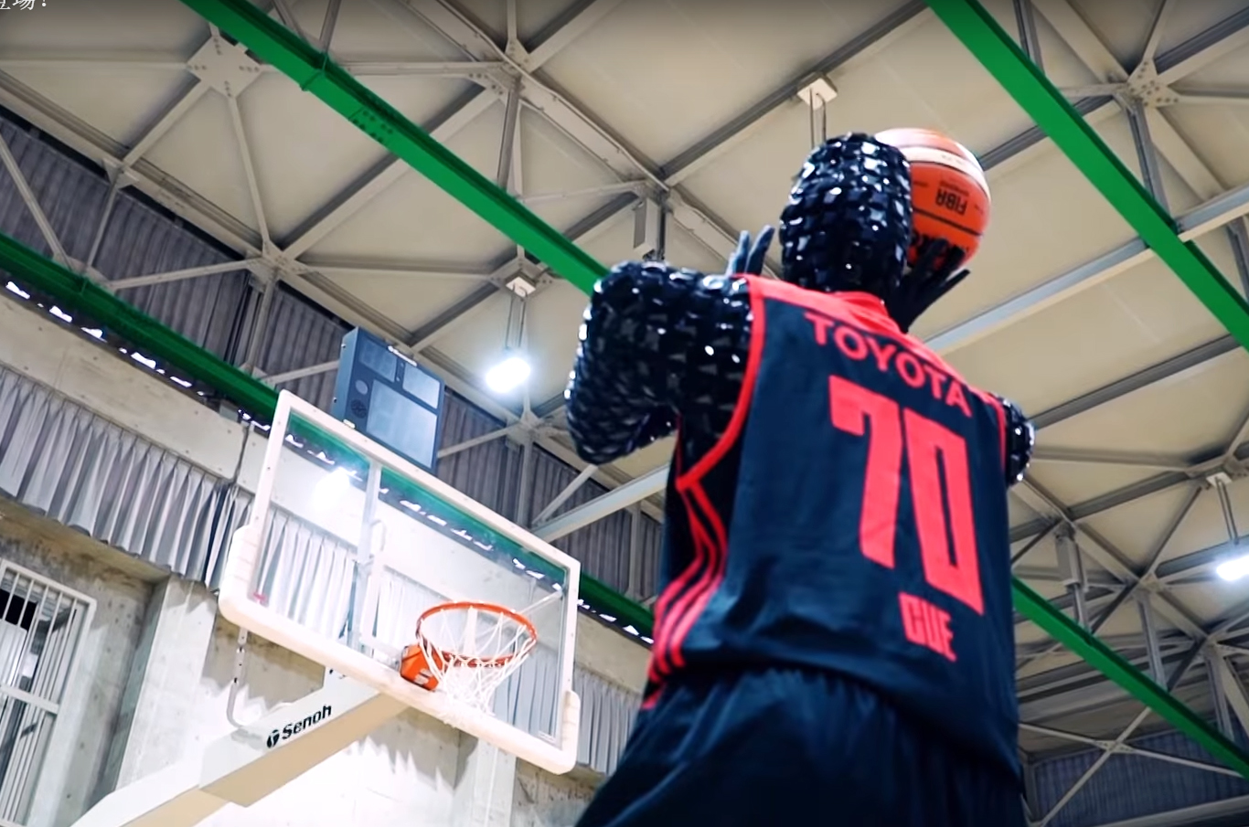 Cue 3 - Robot ném 3 điểm khiến Stephen Curry phải khóc thét Cue 3 - Robot ném 3 điểm khiến Stephen Curry phải khóc thét